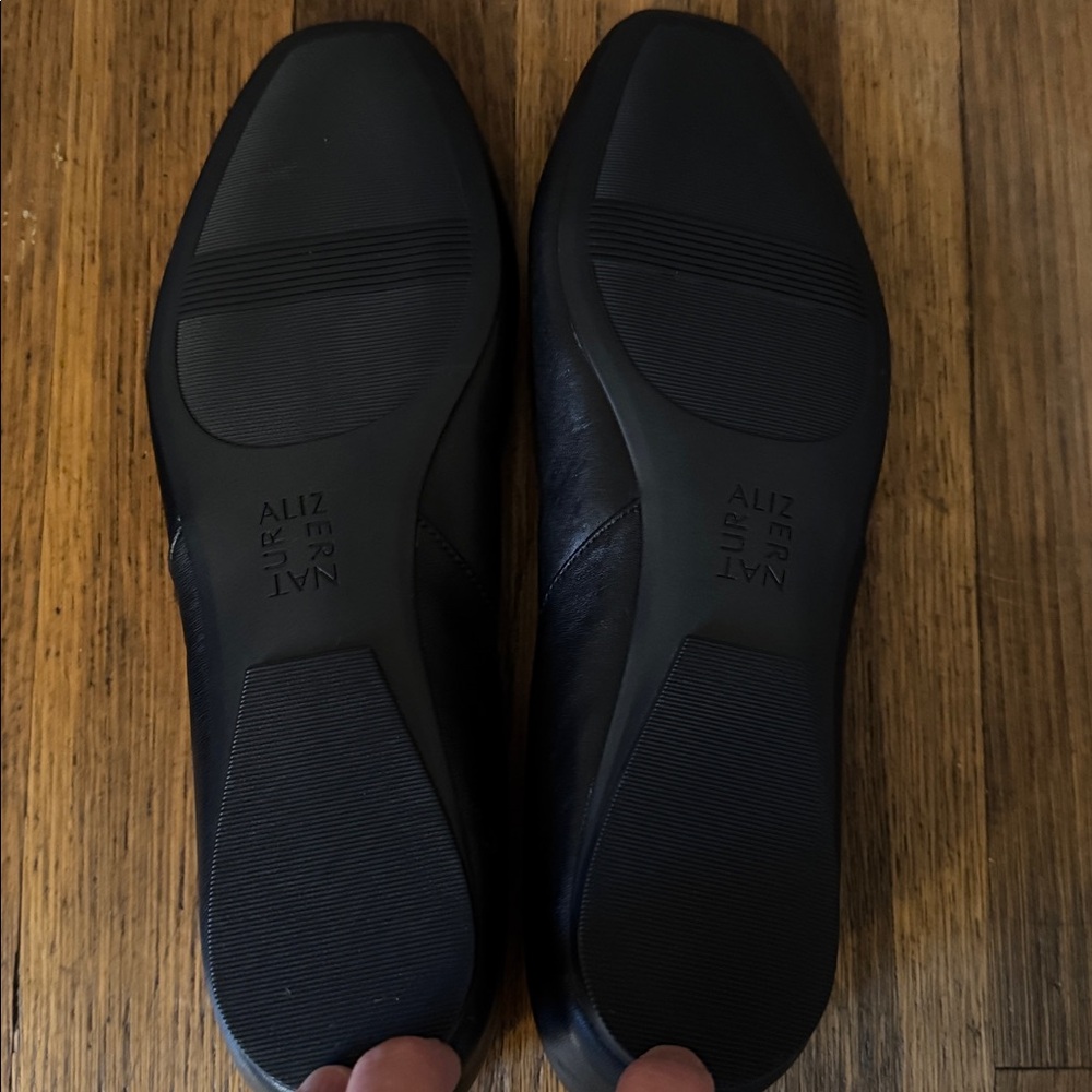 Naturalizer Cody black leather flats. Size 7M. - Picture 5 of 7
